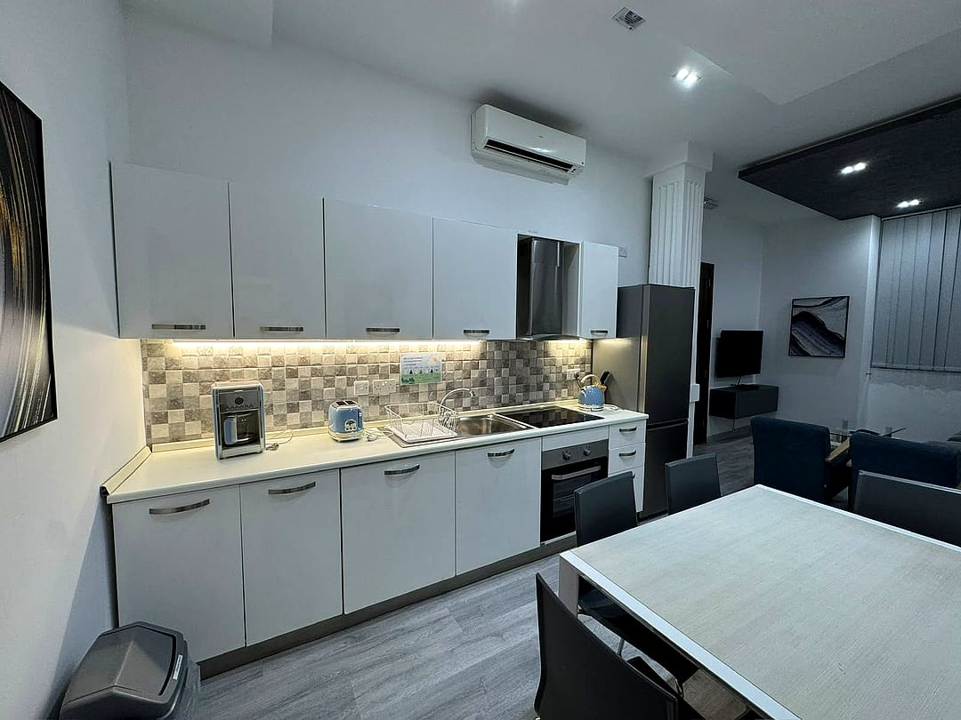 Apartment in Sliema - 3 beds, 1 bath — 1