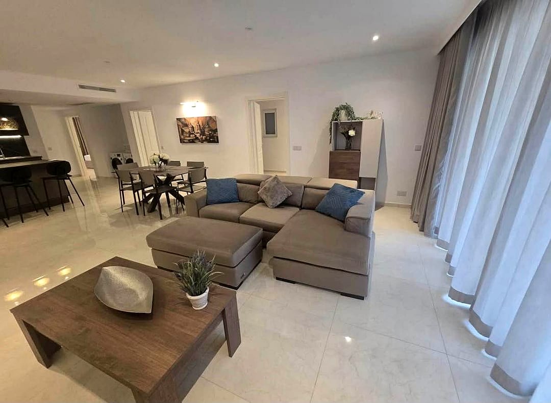 Apartment in Swieqi - 2 beds, 2 baths — 1