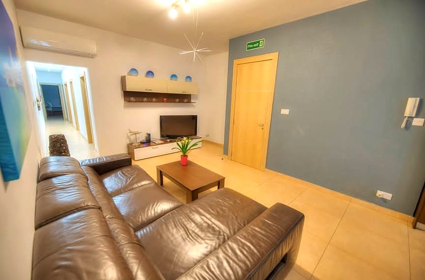 Apartment in Sliema - 3 beds, 2 baths — 2