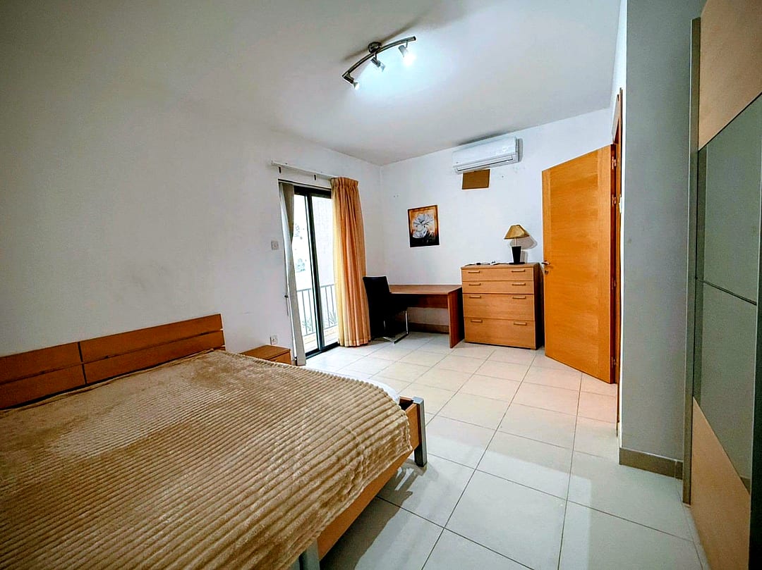 Apartment in Swieqi - 3 beds, 2 baths — 4