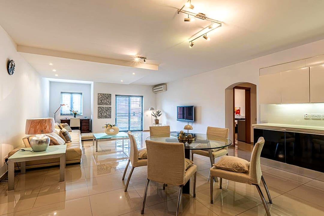 Apartment in Swieqi - 3 beds, 2 baths — 2