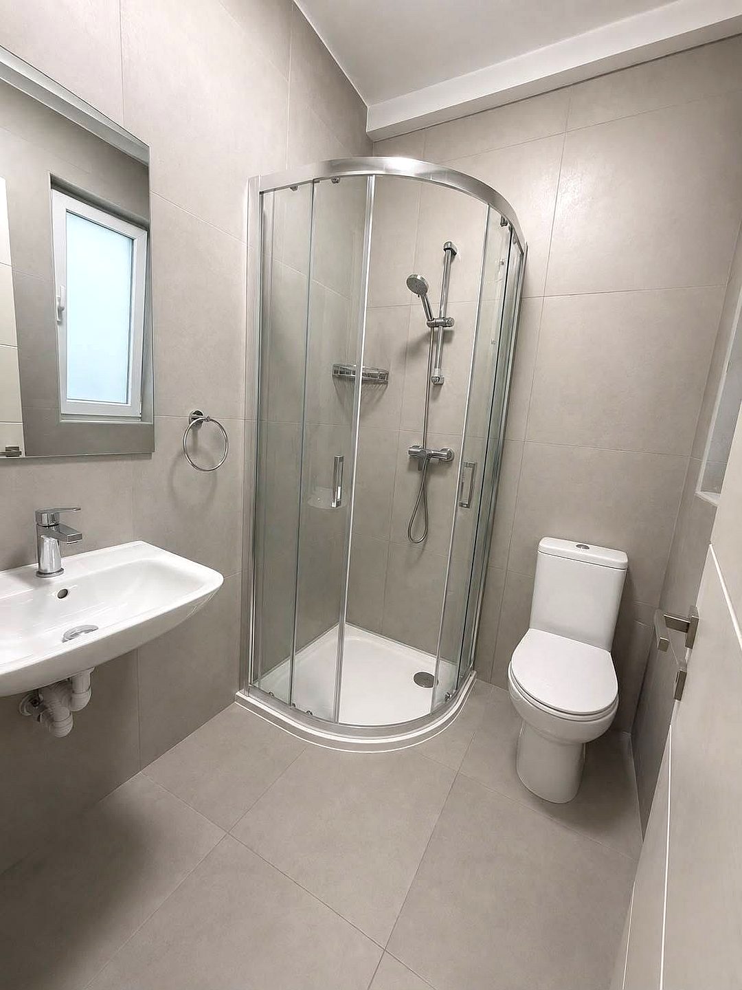 Apartment in Swieqi - 3 beds, 2 baths — 3