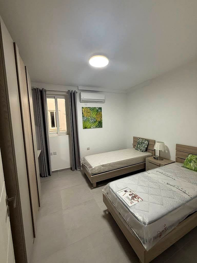 Apartment in Swieqi - 3 beds, 2 baths — 3