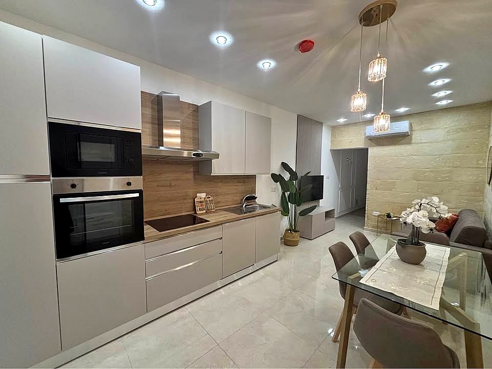 Apartment in Sliema - 2 beds, 1 bath — 1