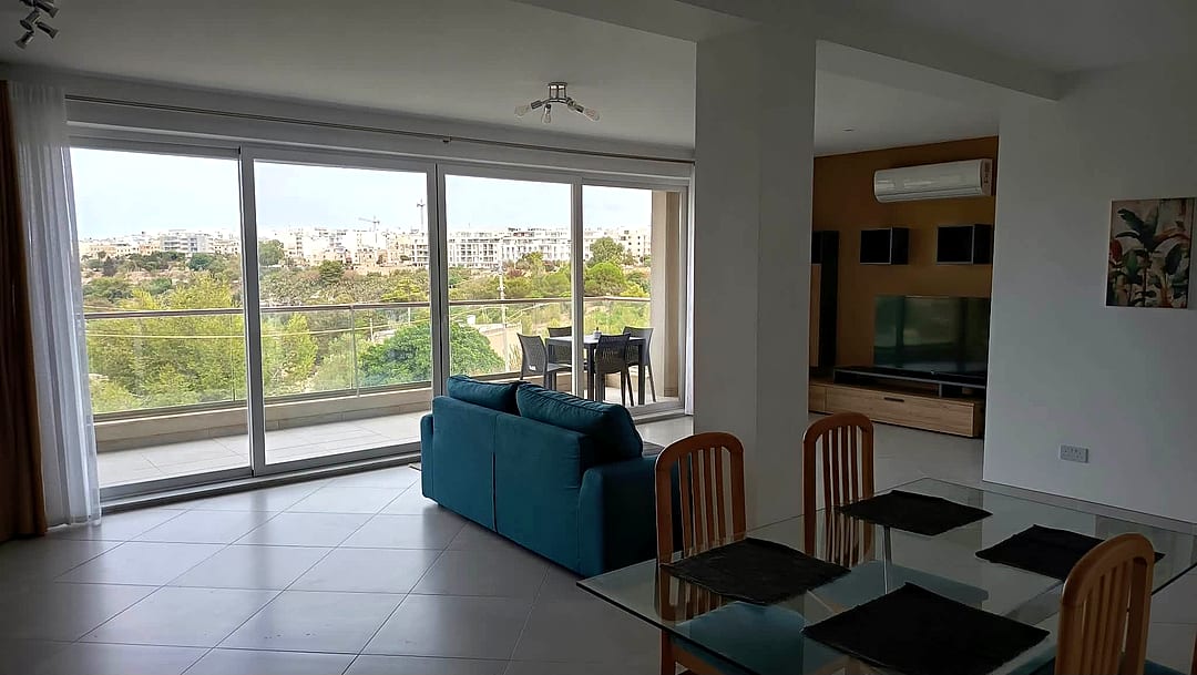 Apartment in Mosta - 3 beds, 2 baths — 2