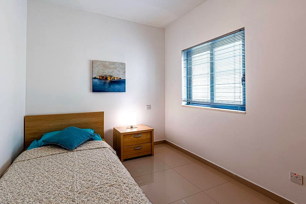Apartment in Swieqi - 3 beds, 2 baths — 5