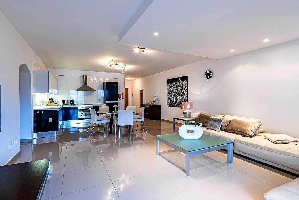 Apartment in Swieqi - 3 beds, 2 baths — 2