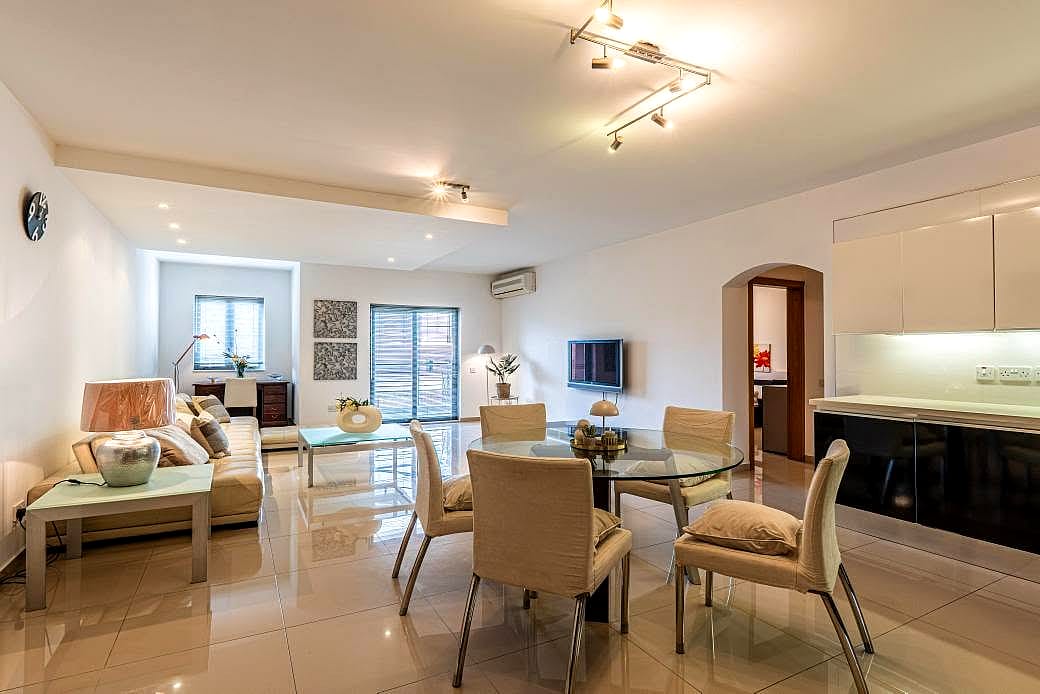 Apartment in Swieqi - 3 beds, 2 baths — 1