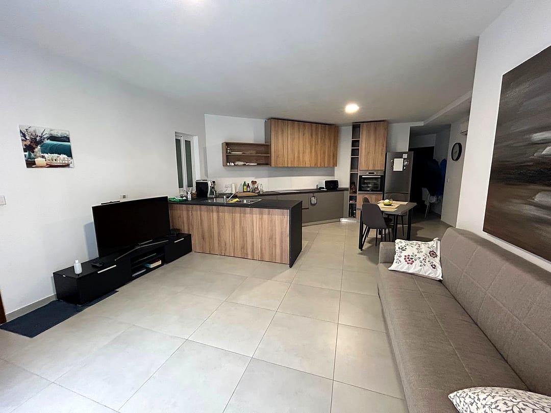 Apartment in Qawra - 2 beds, 2 baths — 4