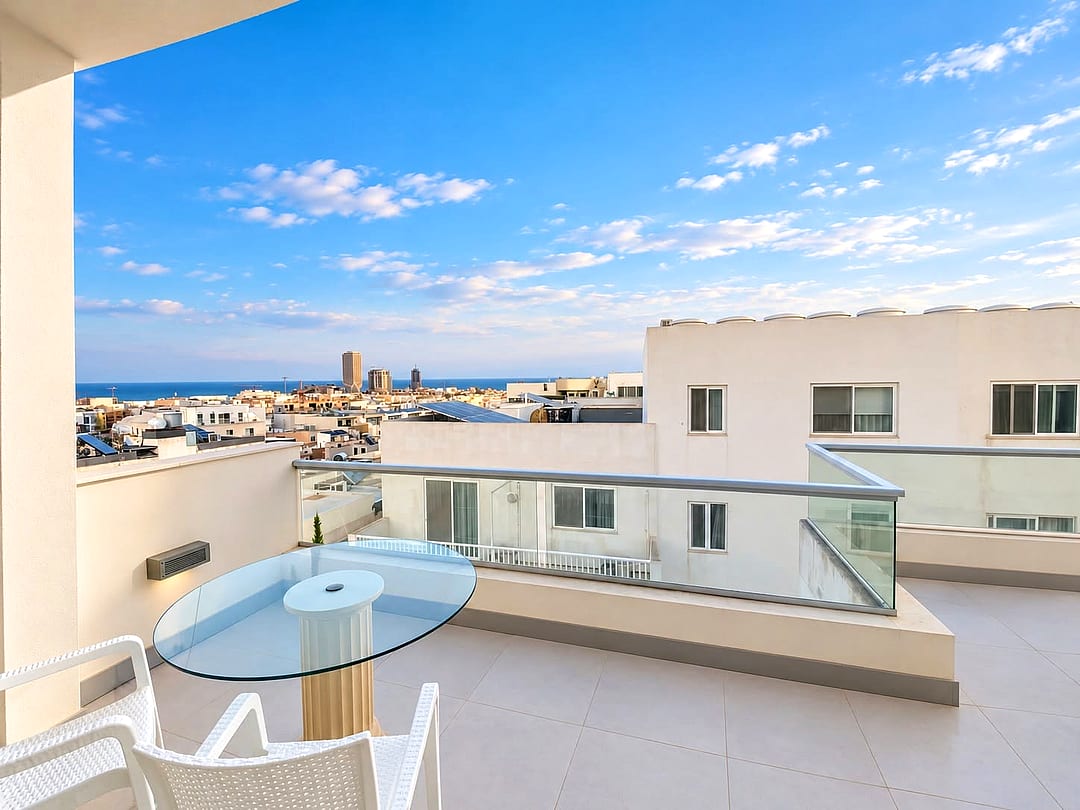 Penthouse in Swieqi - 2 beds, 2 baths — 1