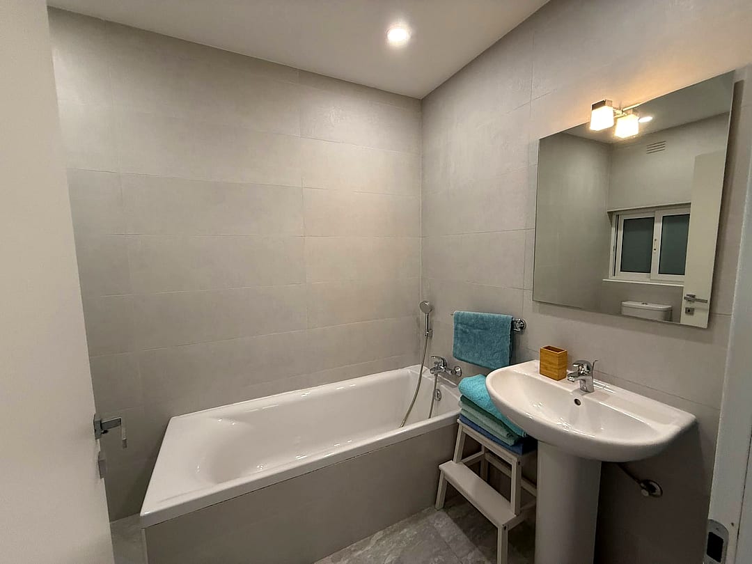 Apartment in Swieqi - 3 beds, 2 baths — 5