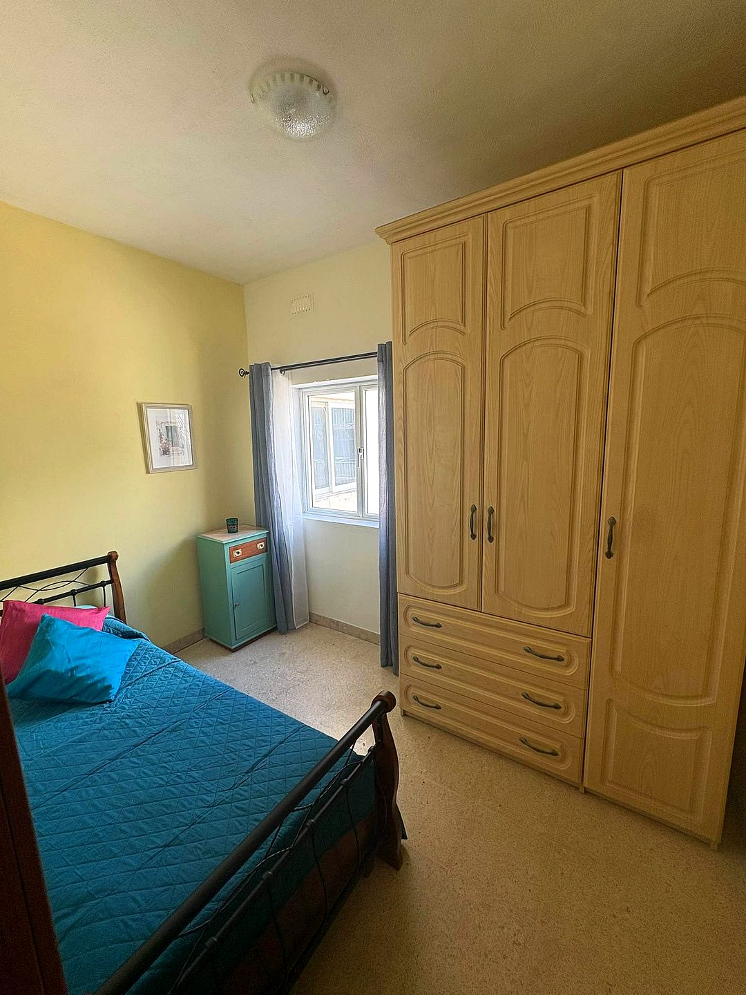 Apartment in Qawra - 2 beds, 1 bath — 4