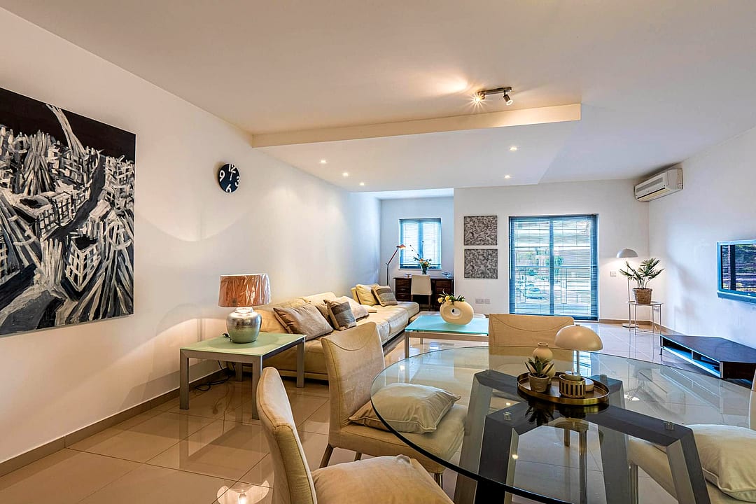 Apartment in Swieqi - 3 beds, 2 baths — 2