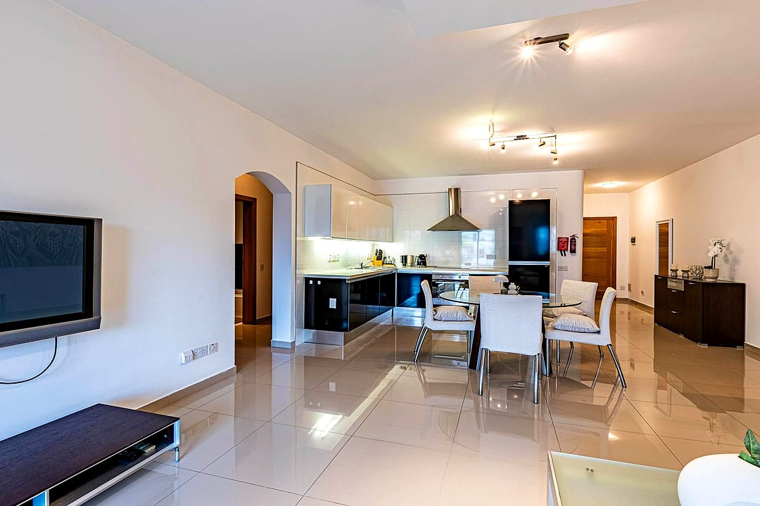 Apartment in Swieqi - 3 beds, 2 baths — 3