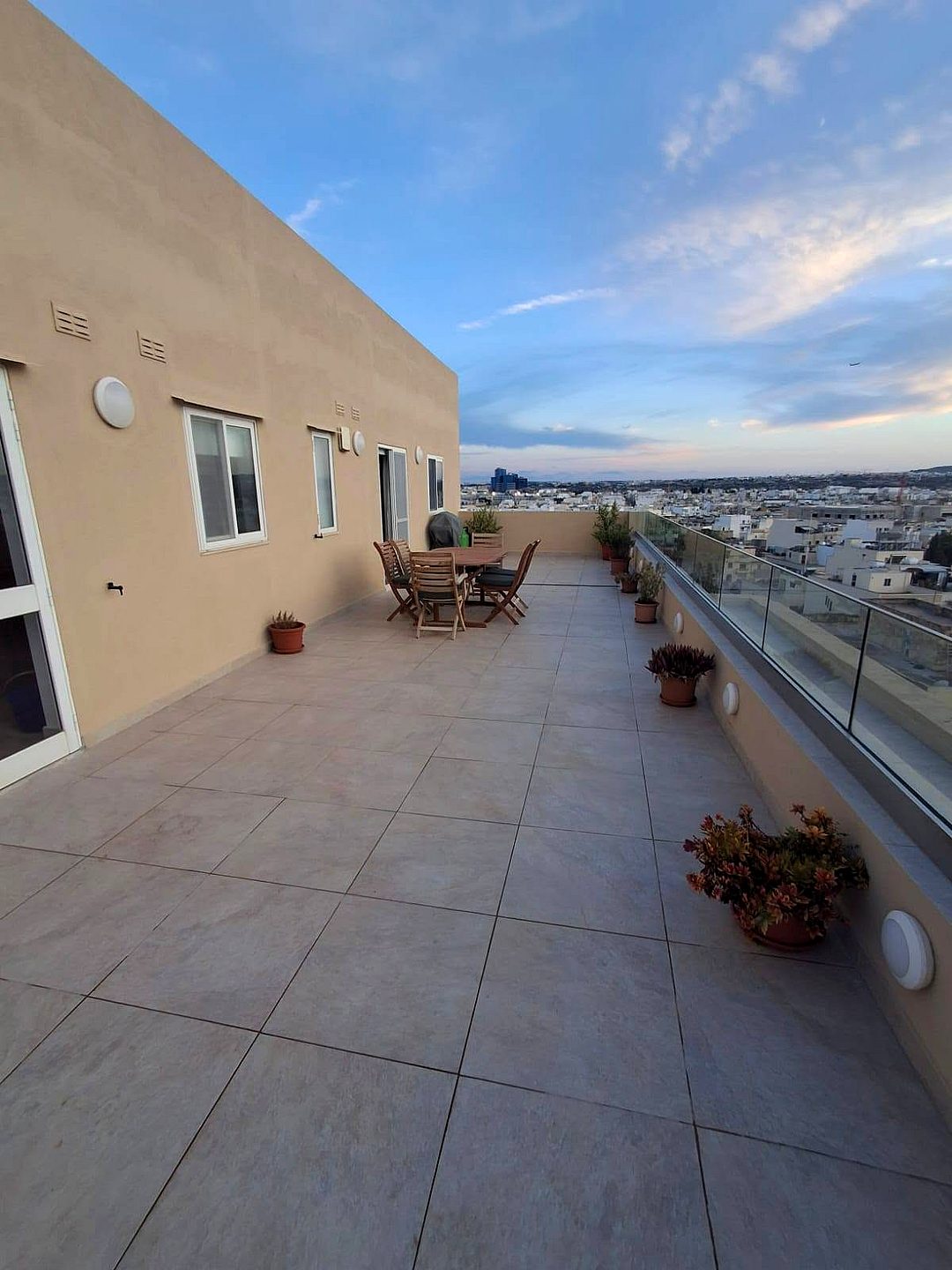 Penthouse in Iklin - 2 beds, 2 baths — 2