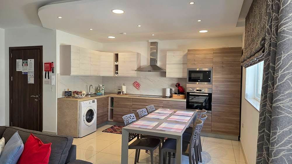 Apartment in Qawra - 3 beds, 2 baths — 2