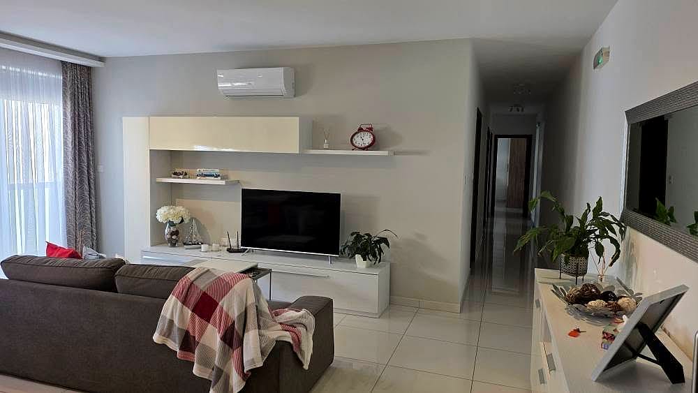 Apartment in Qawra - 3 beds, 2 baths — 3