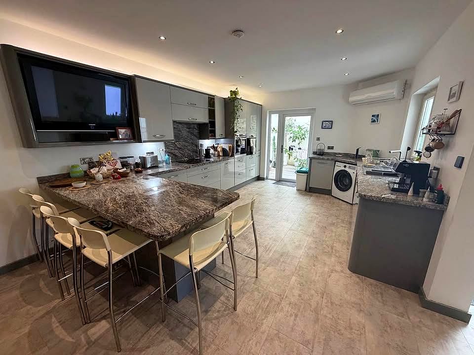 Apartment in Swieqi - 2 beds, 2 baths — 1