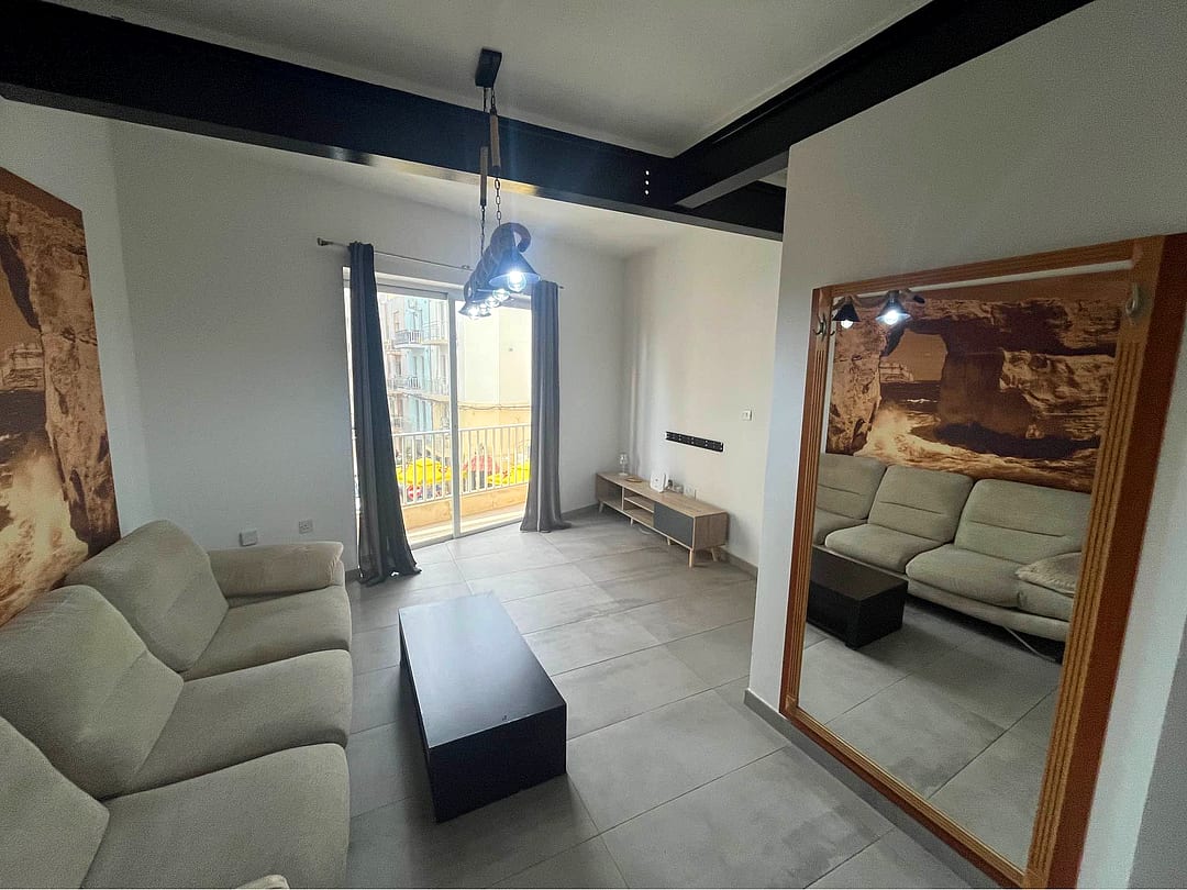 Apartment in Qawra - 3 beds, 1 bath — 1