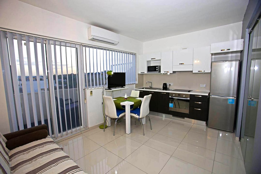 Penthouse in Msida - 1 bed, 1 bath — 3