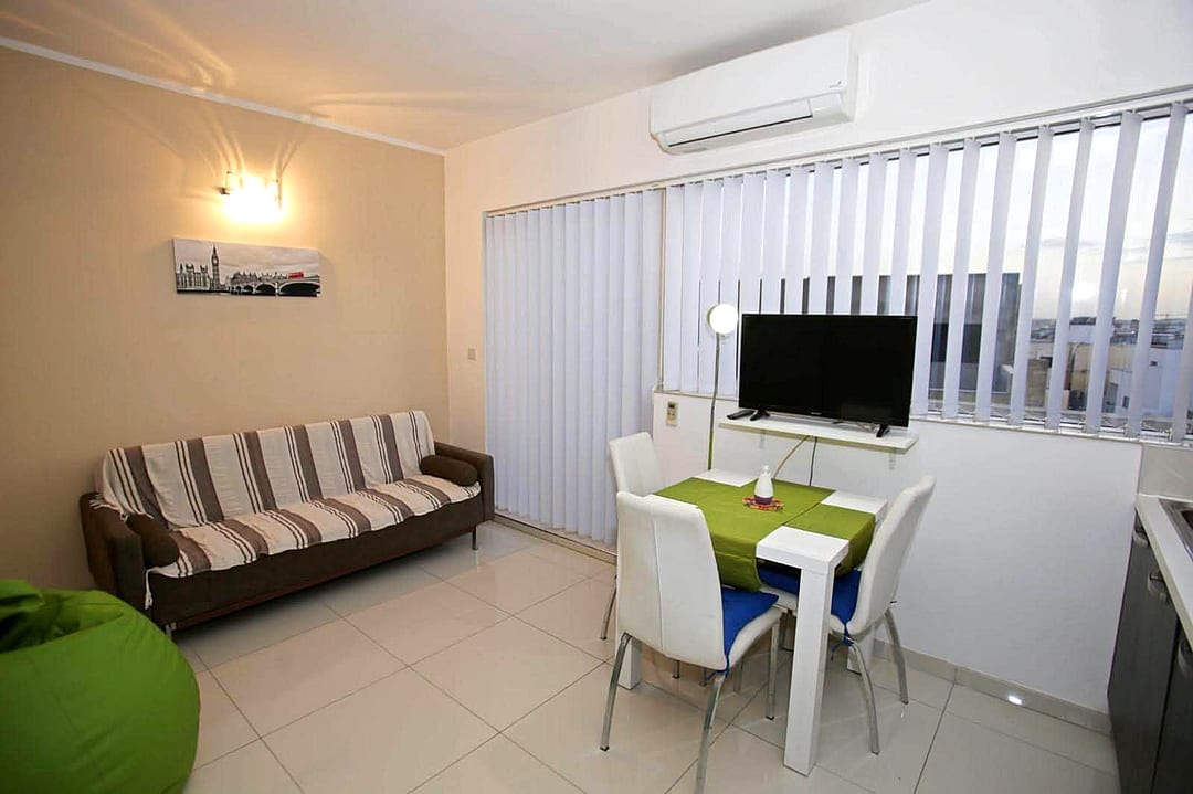Penthouse in Msida - 1 bed, 1 bath — 4
