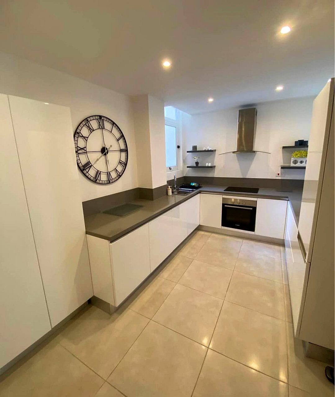 Apartment in Swieqi - 3 beds, 2 baths — 2