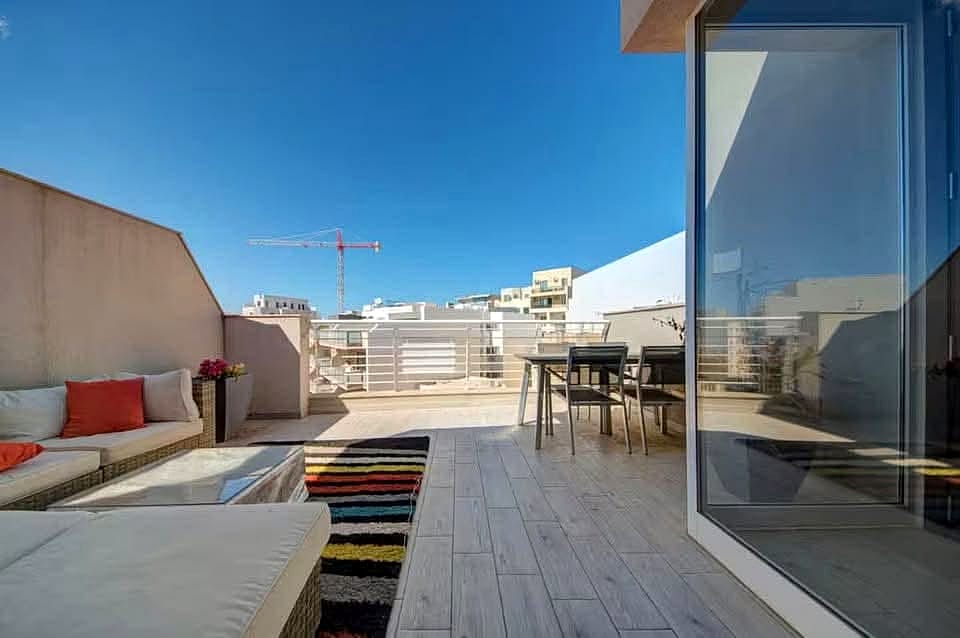 Penthouse in Marsaskala - 2 beds — 4