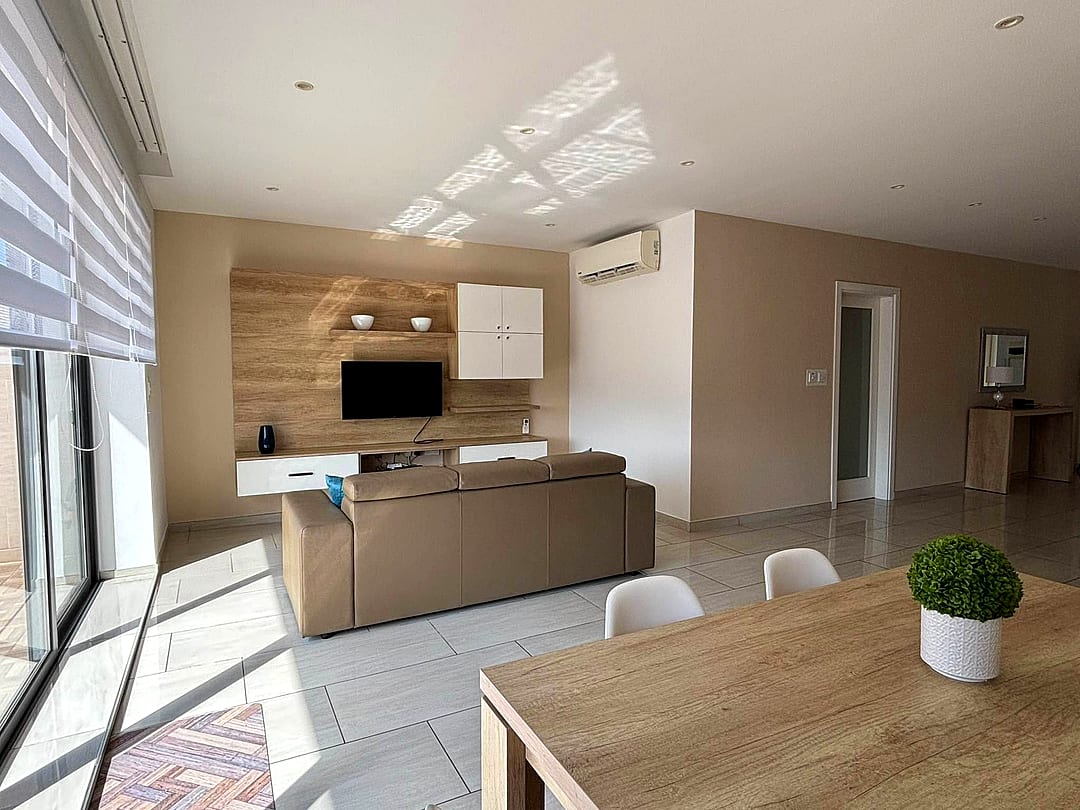 Penthouse in Gzira - 3 beds, 2 baths — 3