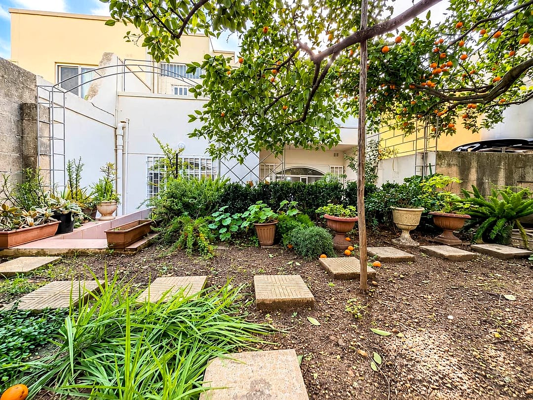 Villa in Attard - 4 beds, 2 baths — 2