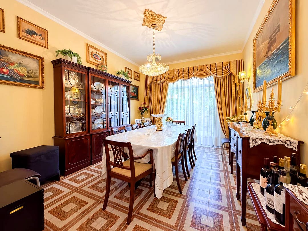 Villa in Attard - 4 beds, 2 baths — 5