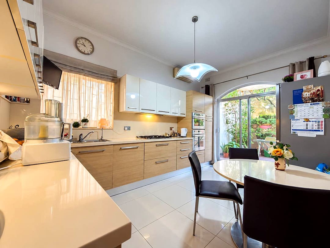 Villa in Attard - 4 beds, 2 baths — 3