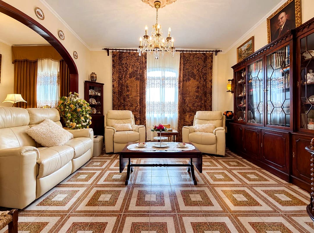 Villa in Attard - 4 beds, 2 baths — 4