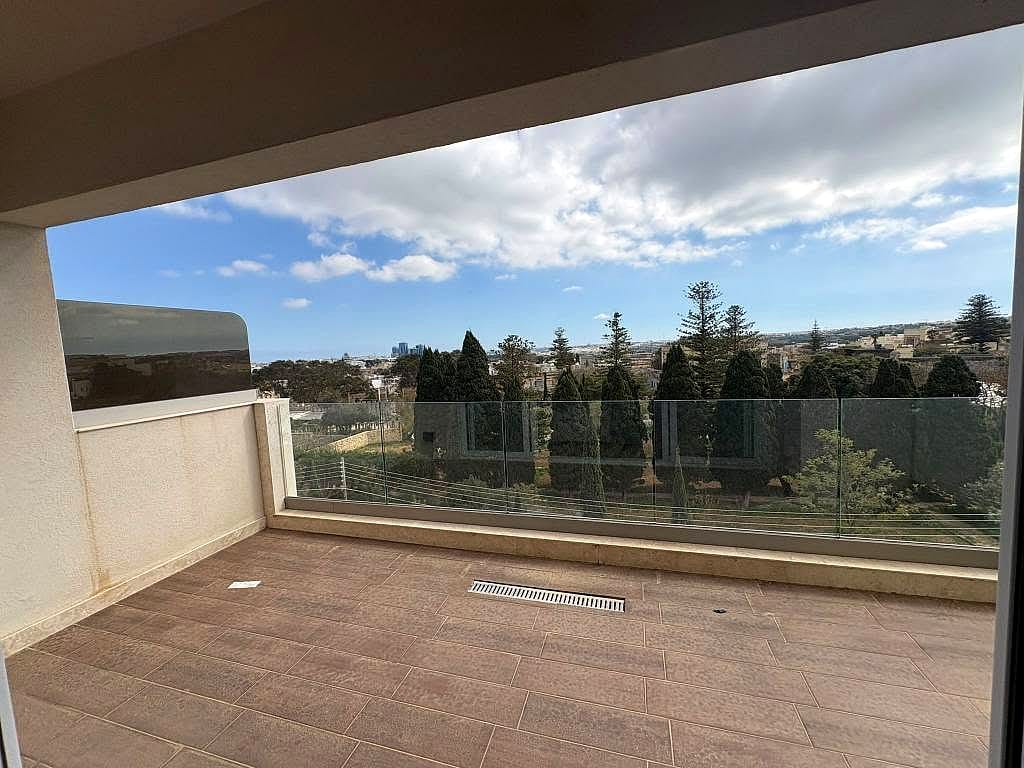 Apartment in Attard - 3 beds, 2 baths — 1