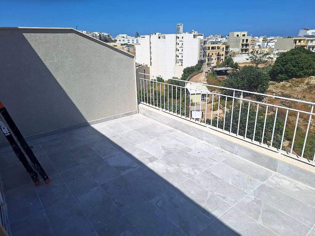 Penthouse in Msida - 2 beds, 2 baths — 1