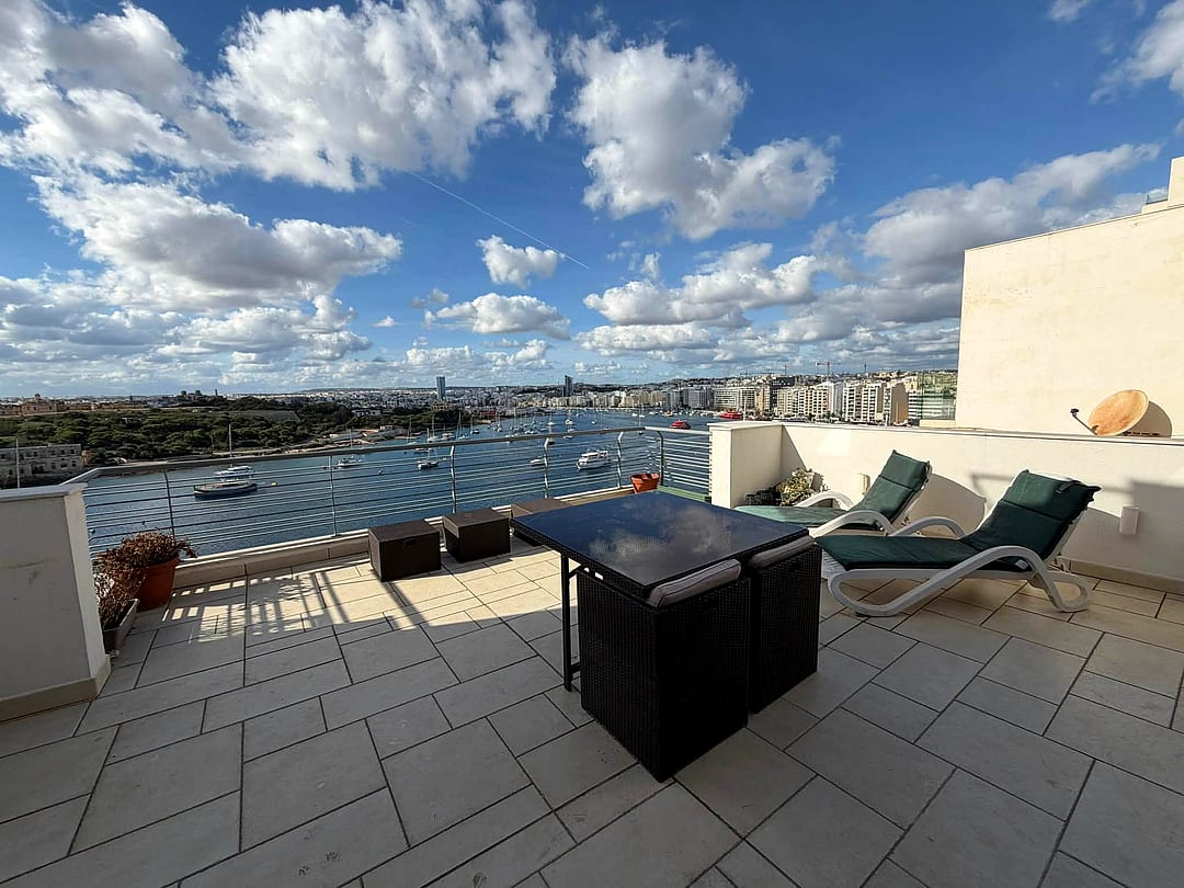 Penthouse in Sliema - 2 beds, 2 baths — 3