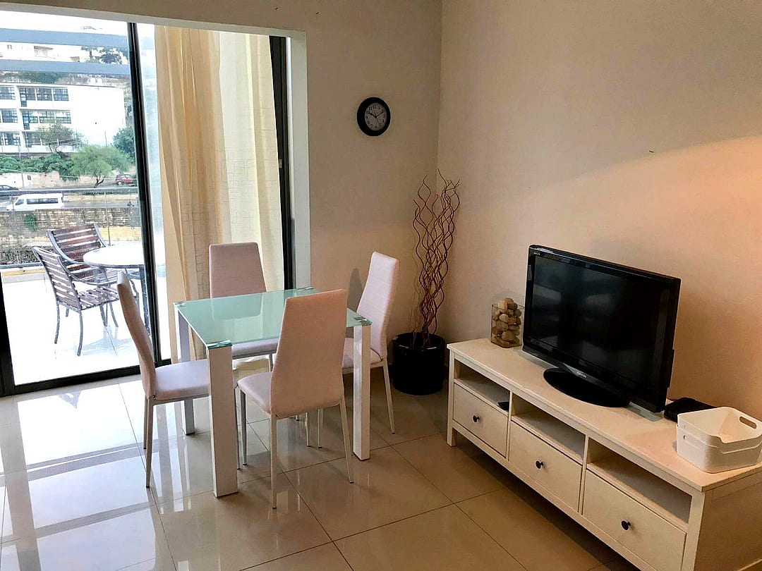 Apartment in St Julian's - 2 beds, 2 baths — 4