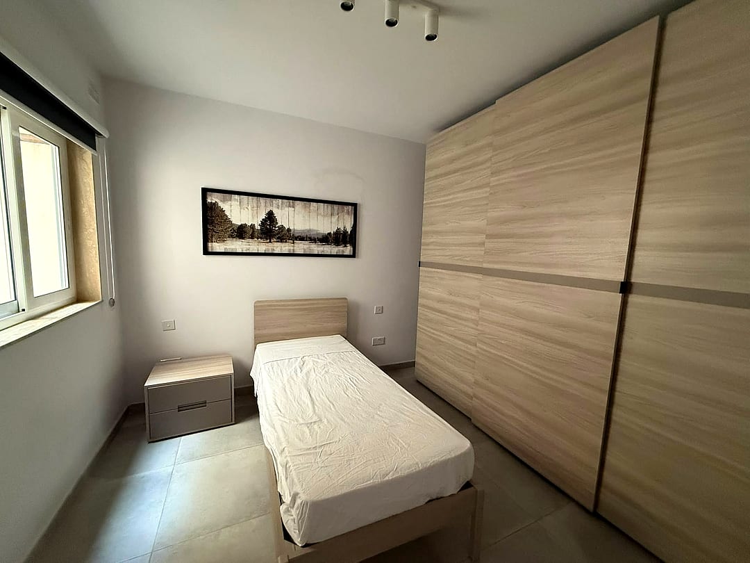 Apartment in Swieqi - 3 beds, 2 baths — 5
