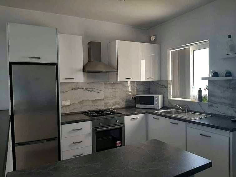 Penthouse in Gzira - 2 beds, 1 bath — 5