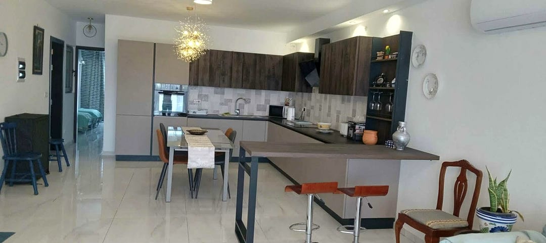 Apartment in Pembroke - 3 beds, 2 baths — 1
