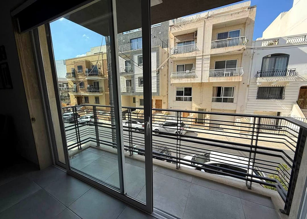 Apartment in Swieqi - 3 beds, 2 baths — 5