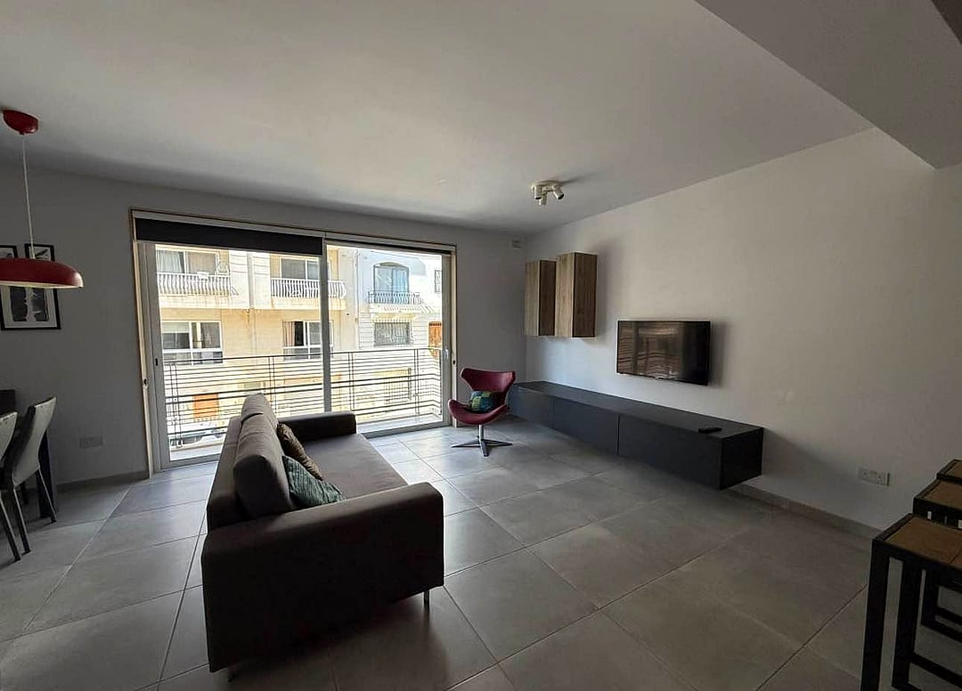 Apartment in Swieqi - 3 beds, 2 baths — 2