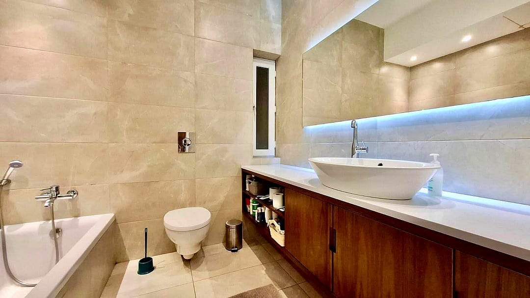 Apartment in St Julian's - 3 beds, 2 baths — 4