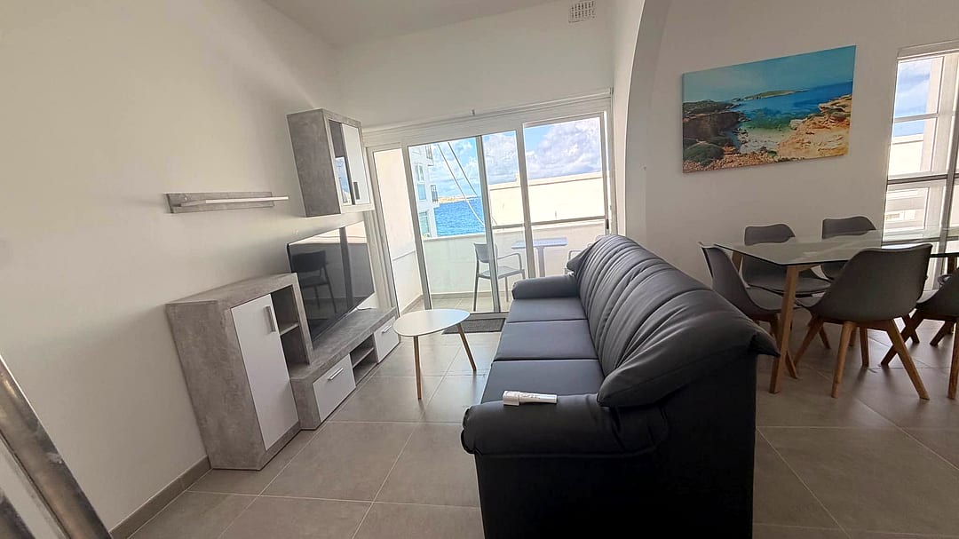 Apartment in Bugibba - 3 beds, 1 bath — 1