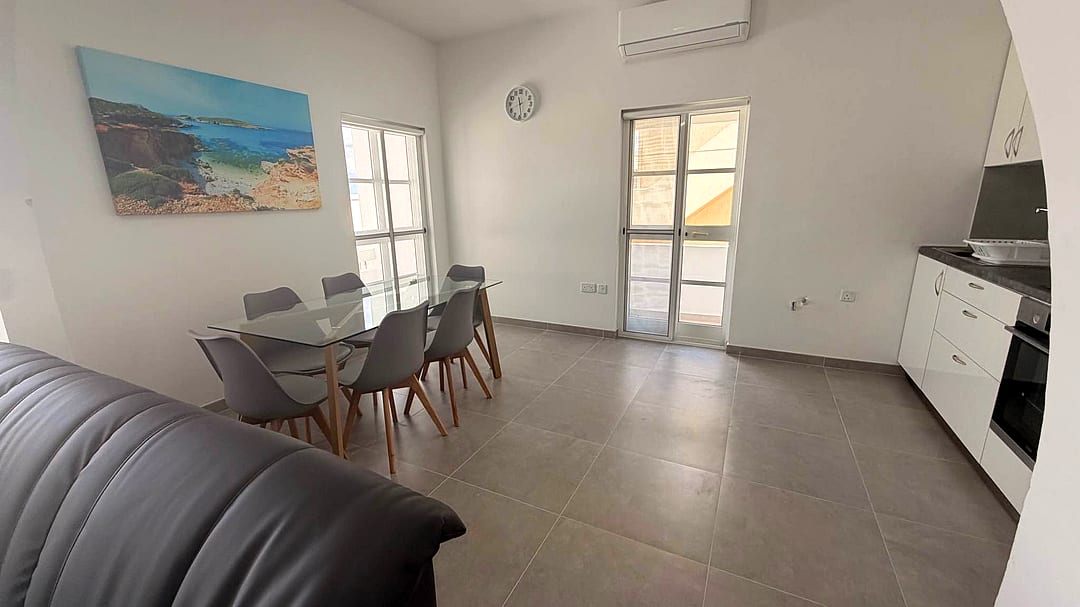 Apartment in Bugibba - 3 beds, 1 bath — 2