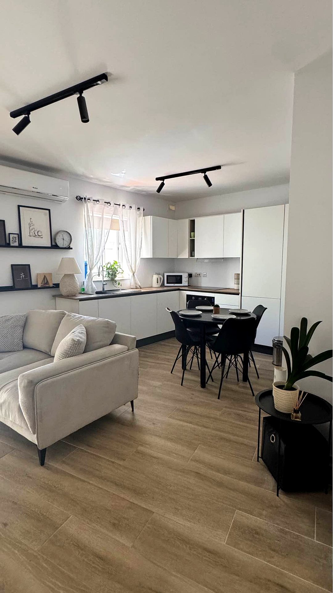 Apartment in Qawra - 2 beds, 1 bath — 1