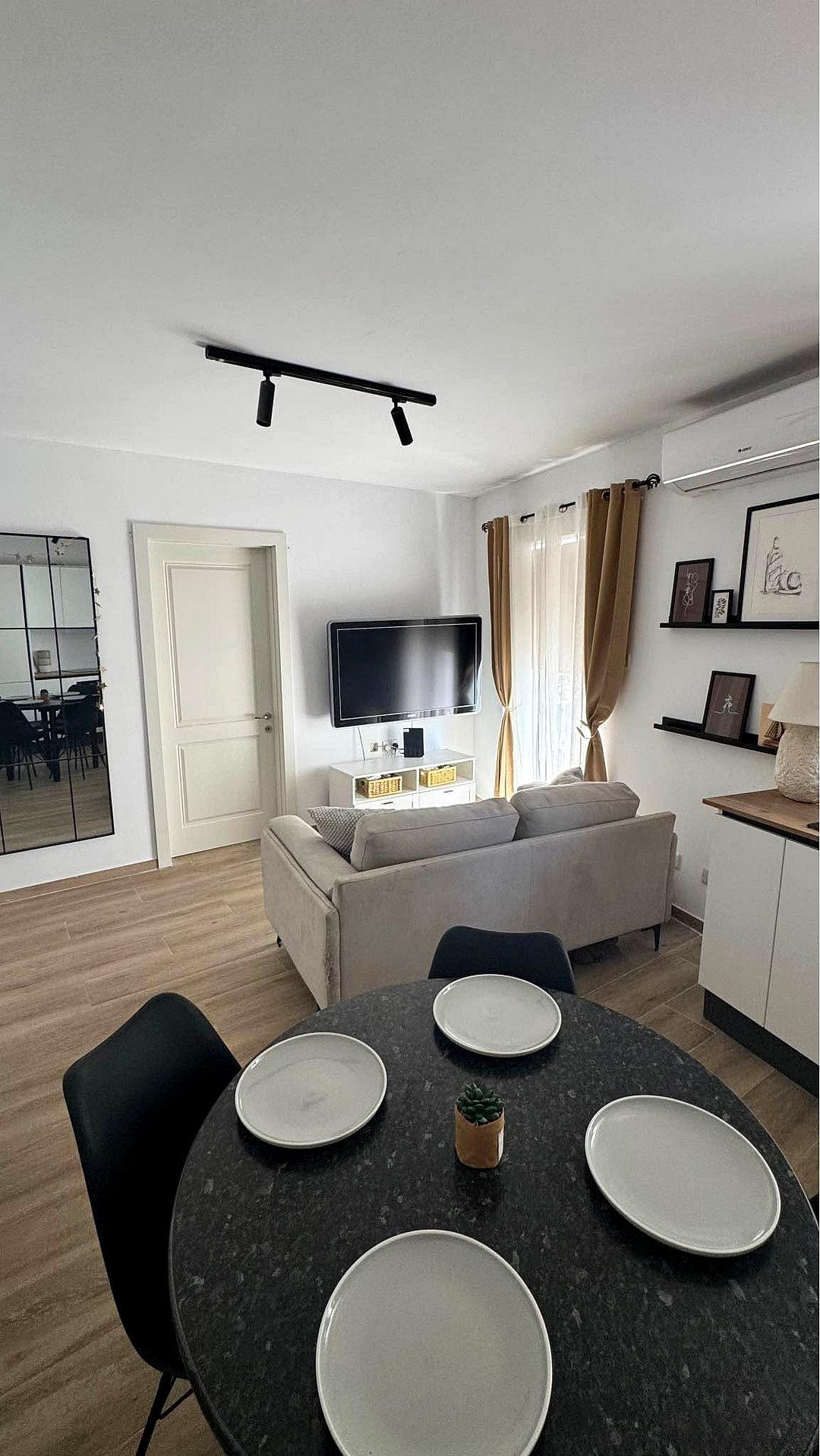Apartment in Qawra - 2 beds, 1 bath — 5