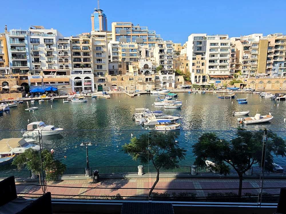 Apartment in St Julian's - 2 beds, 2 baths — 3