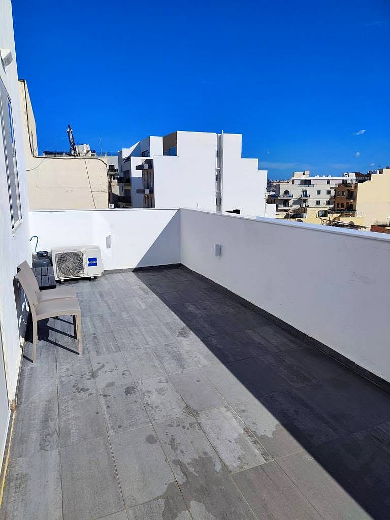 Penthouse in St Paul's Bay - 1 bed, 1 bath — 2