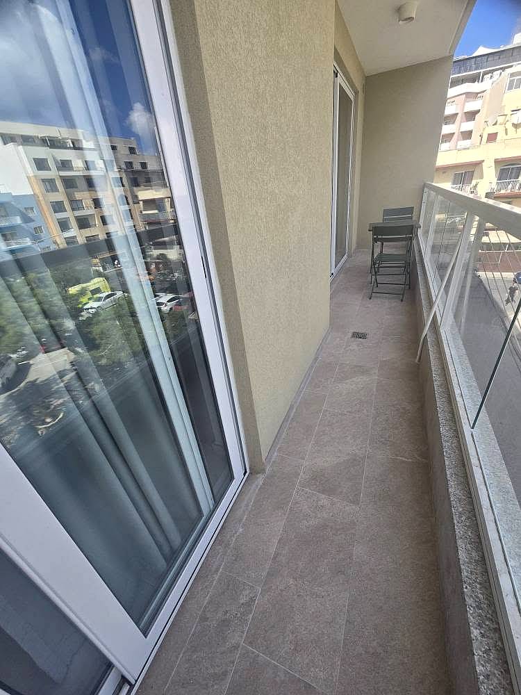 Apartment in Qawra - 2 beds, 2 baths — 5