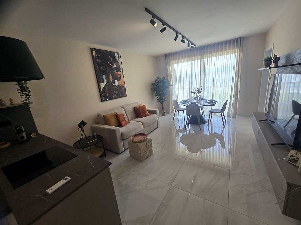 Apartment in Qawra - 2 beds, 2 baths — 4
